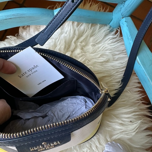 Beautiful in super excellent condition! Kate Spade lemon leather crossbody. - Picture 3 of 9
